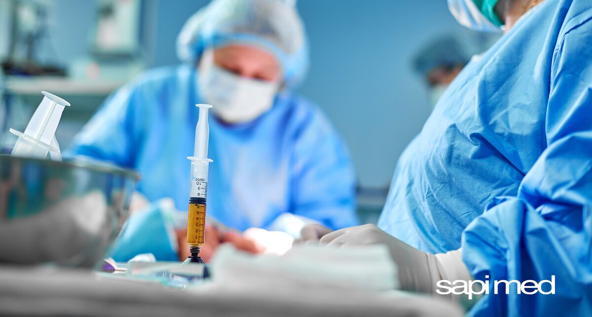 Proctological surgery is undergoing a major phase of evolution thanks to the introduction of new therapeutic approaches. Among these, regenerative surgery, based on the autologous implantation of adult mesenchymal stem cells, aims to promote tissue healing and regeneration. But how does it work, and what perspectives does it offer in the treatment of proctological conditions?